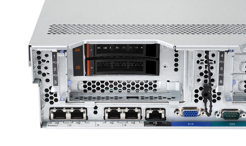 The x3650 M4 HD supports two 2.5-inch drives at the rear of the server